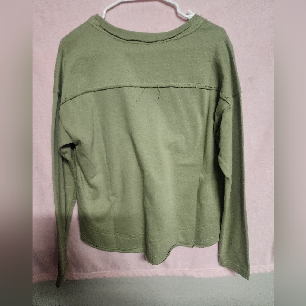 NWOT Womens New In  Green Long Sleeve Top Size Small - Picture 2 of 4